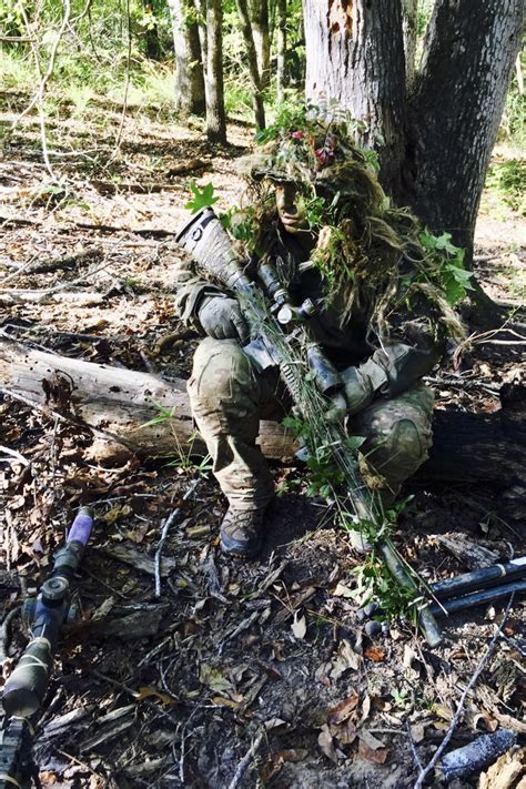 A Team Effort Army Sniper Candidates Work Together To Pass Grueling