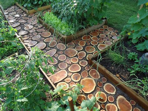 Creative gardening ideas really appeal to the whimsical side of me. Do-it-yourself garden décor - Blogs Avenue