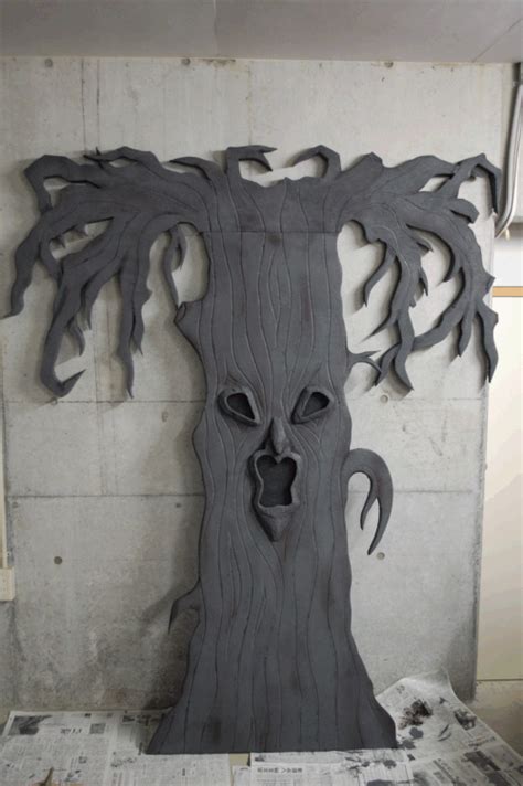 Spooky Tree Prop Or Decoration How To Make A Creepy Tree Or Spooky