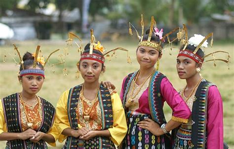 23 Rumah Adat Dan Pakaian Adat Nusa Tenggara Timur Terkini Pakaian Adat