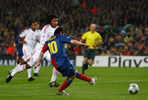 Messi's contract renewal is new president joan laporta's main priority and he is currently negotiating it directly with messi's father and representative, jorge messi. Ausnahmetalent Messi: Der junge Star der alten Jungs - DER ...
