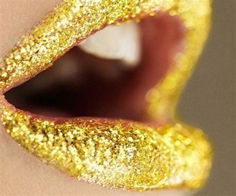 It's the color of kings and queens! Gold Glitter Lips