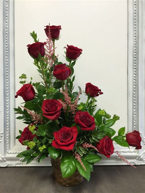 Nice 38 Romantic Valentines Floral Arrangements Design Ideas