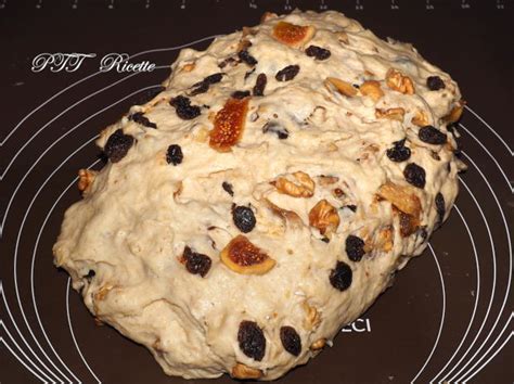 Morbida colomba artigianale ripiena di fichi secchi e noci, tutti prodotti locali e dei monti nebrodi. Pane con fichi secchi, noci e uvetta - PTT Ricette