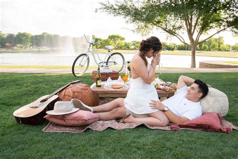 camilo alicia picnic styled shoot in 2020 couples couple photography picnic style