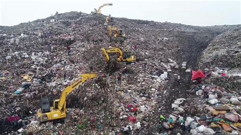 Indonesias Largest Landfill Keeps Piling Up With Trash Cgtn