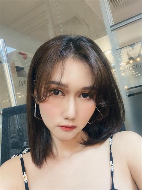 Đây là một trong những ca khúc làm nên tên tuổi của vy oanh. Sao việt 30/3: Diễn viên Hồng Diễm đẹp buồn - Dạy Nối Mi