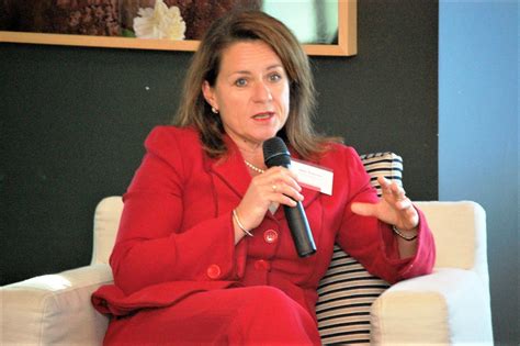 However, she lost interest in the sport and stopped running altogether in 2006 and 2007 to focus on her studies. My Net Worth: Helen Robinson, Oi CEO | BusinessDesk
