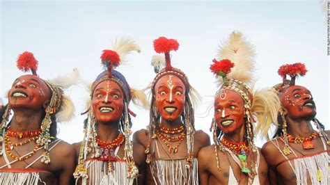 アフリカ族ヌードダンス 女性の写真