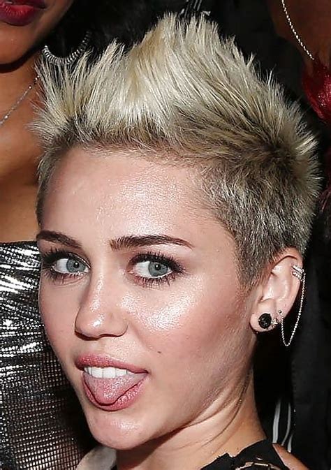 Miley Cyrus Tongue Porn Pictures Xxx Photos Sex Images 1941311 Pictoa