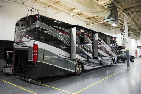 5 slide outs make this a super-roomy luxury RV! | Luxury rv, Outdoor