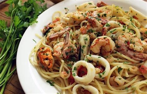 Spaghetti Aux Fruits De Mer Italienne Sauce à spaghetti aux saucisses