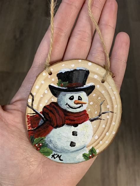 Hand Painted Snowman On Wood Slice Christmas Ornament Artesanías