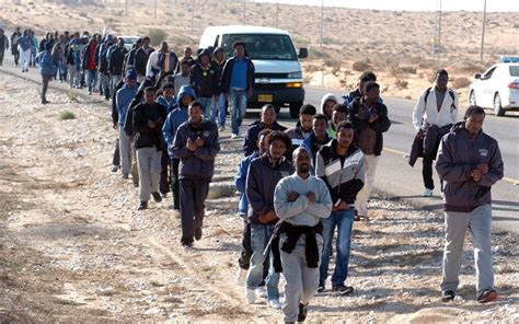 African Migrants March Toward Egypt Border The Times Of Israel