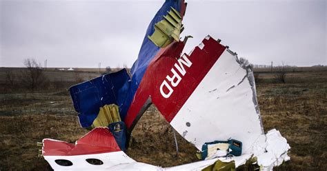 Russian Buk Missile Parts Found At Malaysia Airlines Mh17 Crash Site Huffpost Uk News