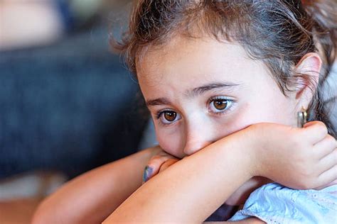 افسردگی در کودکان، علل، علائم و تشخیص و درمان آن - مهر کودک