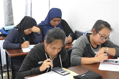 Skema gempur moral spm perlis 2017 cheng cheng chai english español português français deutsch about dev & api blog terms privacy copyright support. BENGKEL KECEMERLANGAN SPM 2017 - SKOR A+ (MATEMATIK ...