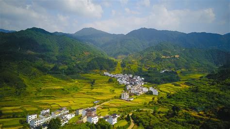 Wuyuan In East China Glows With Autumn Harvest