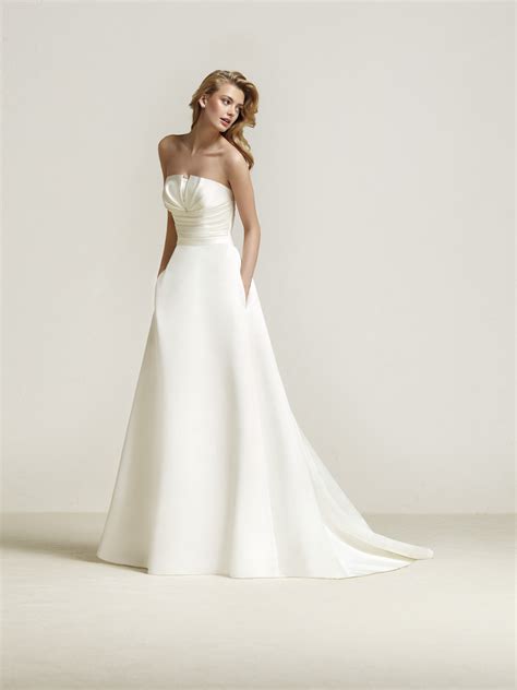 Weitere ideen zu brautkleid, pronovias brautkleid, kleider hochzeit. Das Pronovias Brautkleid 2018 - Heiraten & Hochzeit