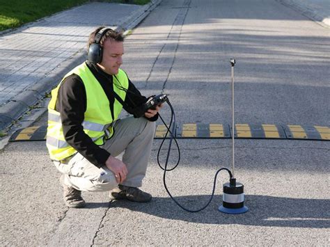 • grabación y reproducción de los ruidos de fuga. Detección ubicación de fugas no visibles de agua con ...