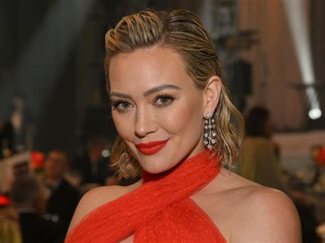 Hilary Duff’s Secret To An Effortless Sun Kissed Glow Is This Bronzing