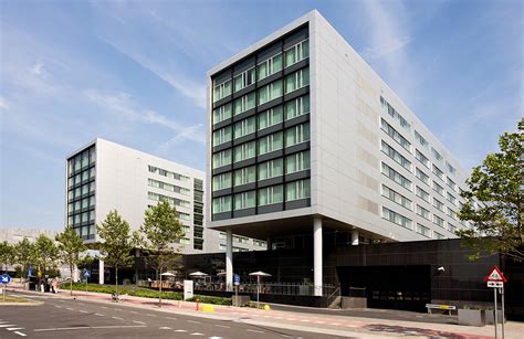 The hotel is right in front of a convenient underground city car park, and the airport bus stop is just a few steps away. Meeting Rooms at Steigenberger Airport Hotel Amsterdam ...