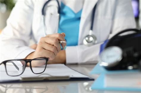 La consulta médica online, a través de videollamada, nos permite valorar todo aquello que no la primera consulta médica online nos permite, por ejemplo, avanzar en la resolución de dudas it does not correspond to any user id in the web application and does not store any personally identifiable. Consulta médica en clínica | Foto Premium