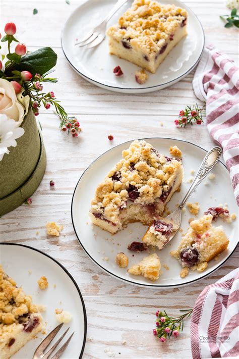 Dann stürzen und auskühlen lassen. Kirsch-Streuselkuchen (Blechkuchen aus Rührteig) | Cookie ...