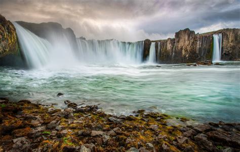 4k Waterfalls Iceland Stones Moss Hd Wallpaper Rare Gallery