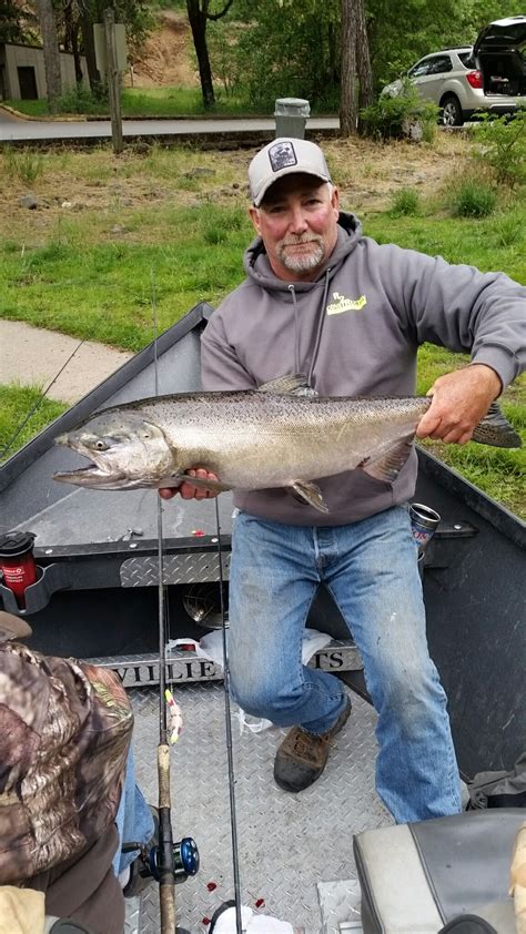 Chinook Salmon Fishing On The Rogue River Nk Fishing Guides