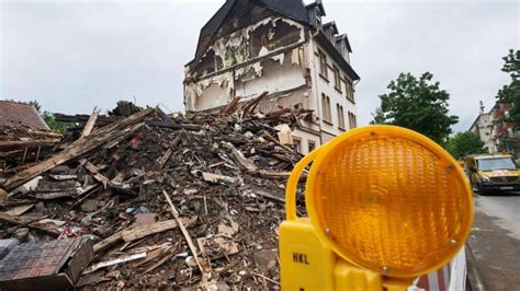 Finden sie hier traueranzeigen, todesanzeigen und beileidsbekundungen aus ihrer tageszeitung oder passende hilfe im trauerfall. Explosion in Wuppertal: Verdächtiger Mieter im Koma - WELT
