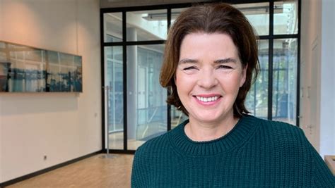 She has been part of the tagesschau news team since 1999. Susanne Daubner über ihre abenteuerliche Flucht aus der ...