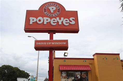 Georgia Woman Drove Suv Into Popeyes When Order Didn’t Have Biscuits Complex