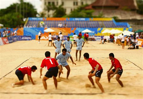 Sejenis permainan tradisional yang dimainkan oleh orang berbangsa india dipanggil chaturanga adalah sebuah simulasi permainan perang guna memperlihatkan kekuatan strategi militer india saat itu. Anup Kumart Photos Photos - Asian Beach Games Day 2 ...