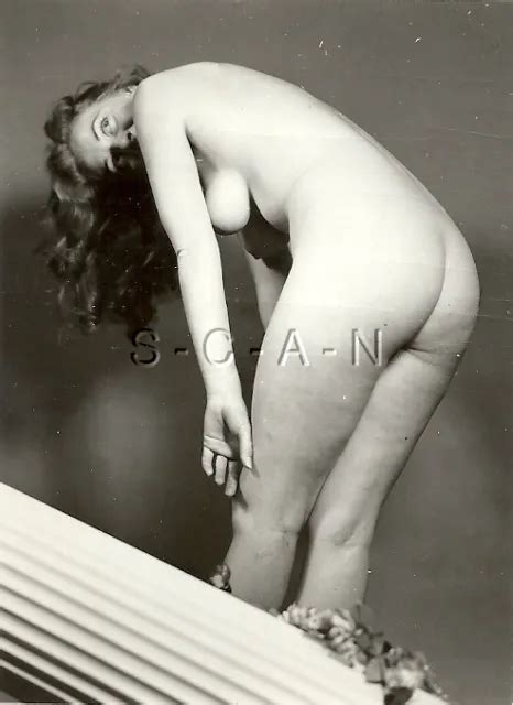 ORIGINAL VINTAGE 1940S 60S Nude RP Well Endowed Woman Pillar Bends