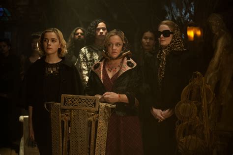 Grosses ficelles sans élégance sur netflix. Photo de Lucy Davis - Affiche Kiernan Shipka, Lucy Davis ...