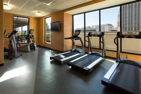 Yes, guests have access to a pool and a fitness center during their stay. Drury Inn & Suites Riverwalk San Antonio, TX - See Discounts