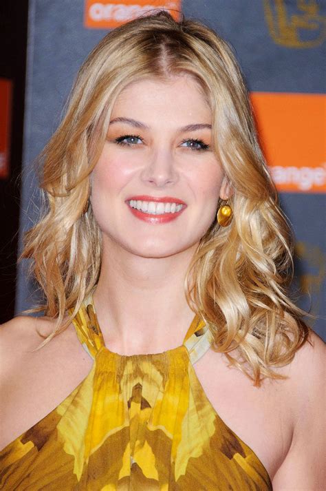 Rosamund Pike Picture 22 The World Premiere Of Johnny
