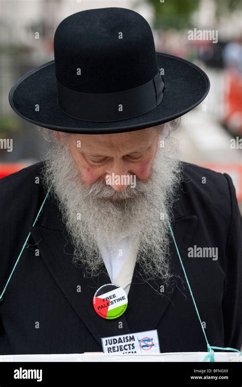 Rabbi Hi Res Stock Photography And Images Alamy
