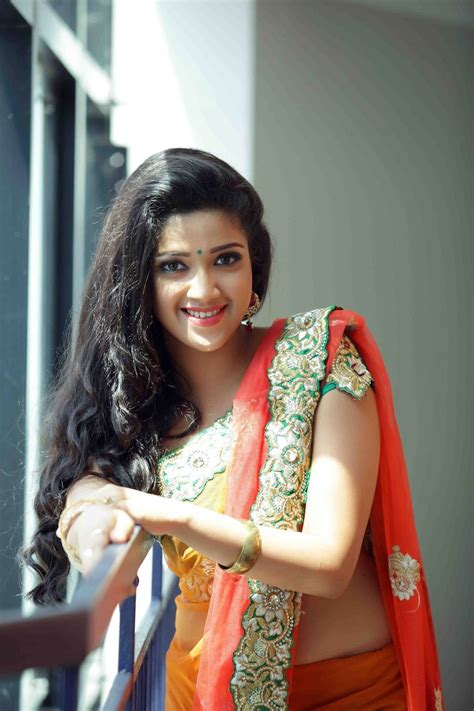 abhirami suresh hot looks in saree south indian actress