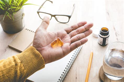 Ada sembilan vitamin yang larut dalam air, delapan vitamin b kompleks dan vitamin c. 4 Vitamin yang Larut dalam Lemak (ADEK), Manfaat & Sumber ...
