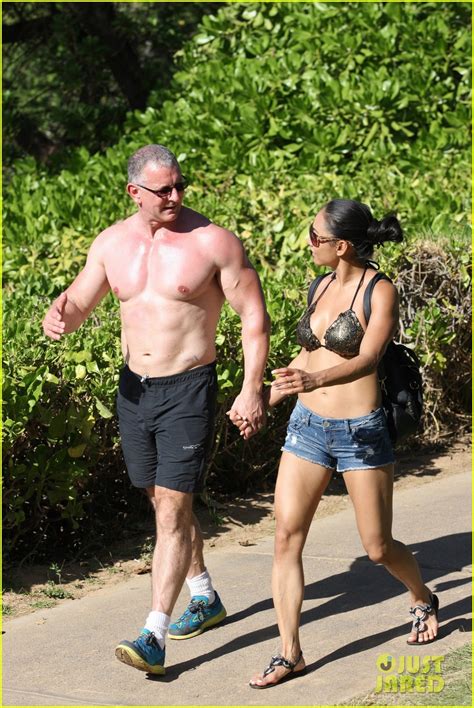Celebrity Chef Robert Irvine Goes Shirtless In Hawaii Photo Shirtless Photos Just