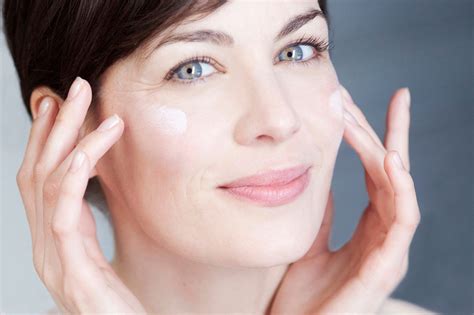 Why You Need To Ask Your Dermatologist About The Antiaging Benefits Of Tretinoin Creme Anti