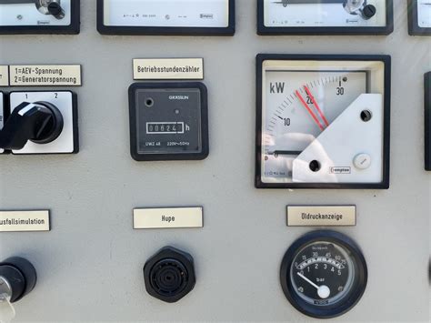 Darin befindet sich ein generator. Netzersatzaggregat als Notstromaggregat aus einem ...