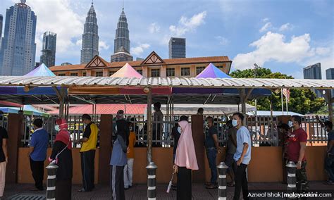 Dasar monetari yang ketat dan keadaan kecairan di luar negara juga berkemungkinan memberi kesan kepada malaysia. Implikasi Covid-19 kepada ekonomi negara