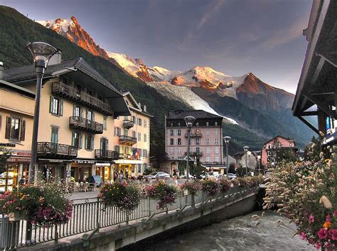 Chamonix town is at the foot of mont blanc and was one of the world's earliest ski resorts, even hosting the first winter olympic games in 1924. Chamonix Pictures | Photo Gallery of Chamonix - High ...