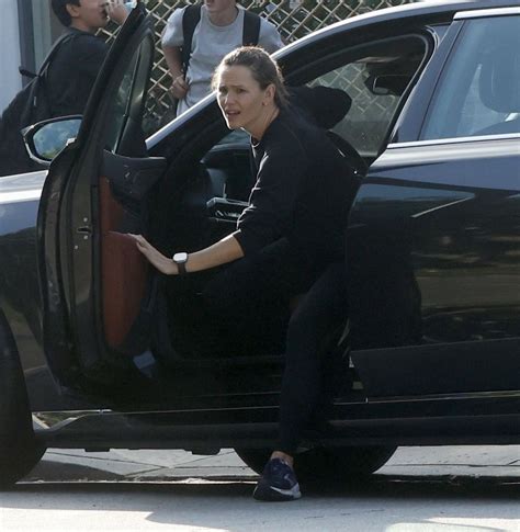 Jennifer Garner Returning To Her Car In Brentwood 09202023 Hawtcelebs