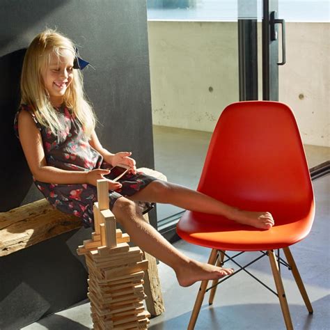 Saved by herman miller, inc. DSW Stuhl von Vitra | Eames Plastic Side Chair DSW | connox.at