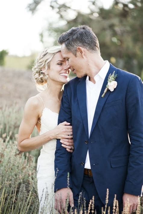 Wedding Poses- Be Camera Ready On Your Wedding Day!