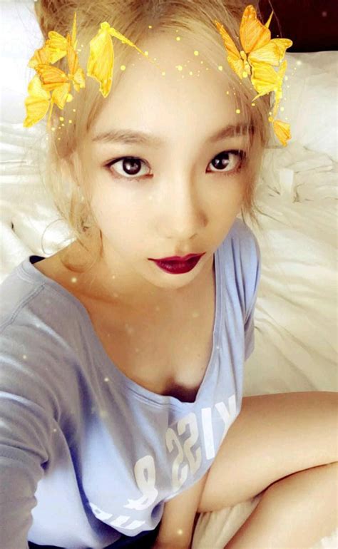 Taeyeon’s Latest Selfie With Deep Red Lipstick Has Fans Going Bonkers